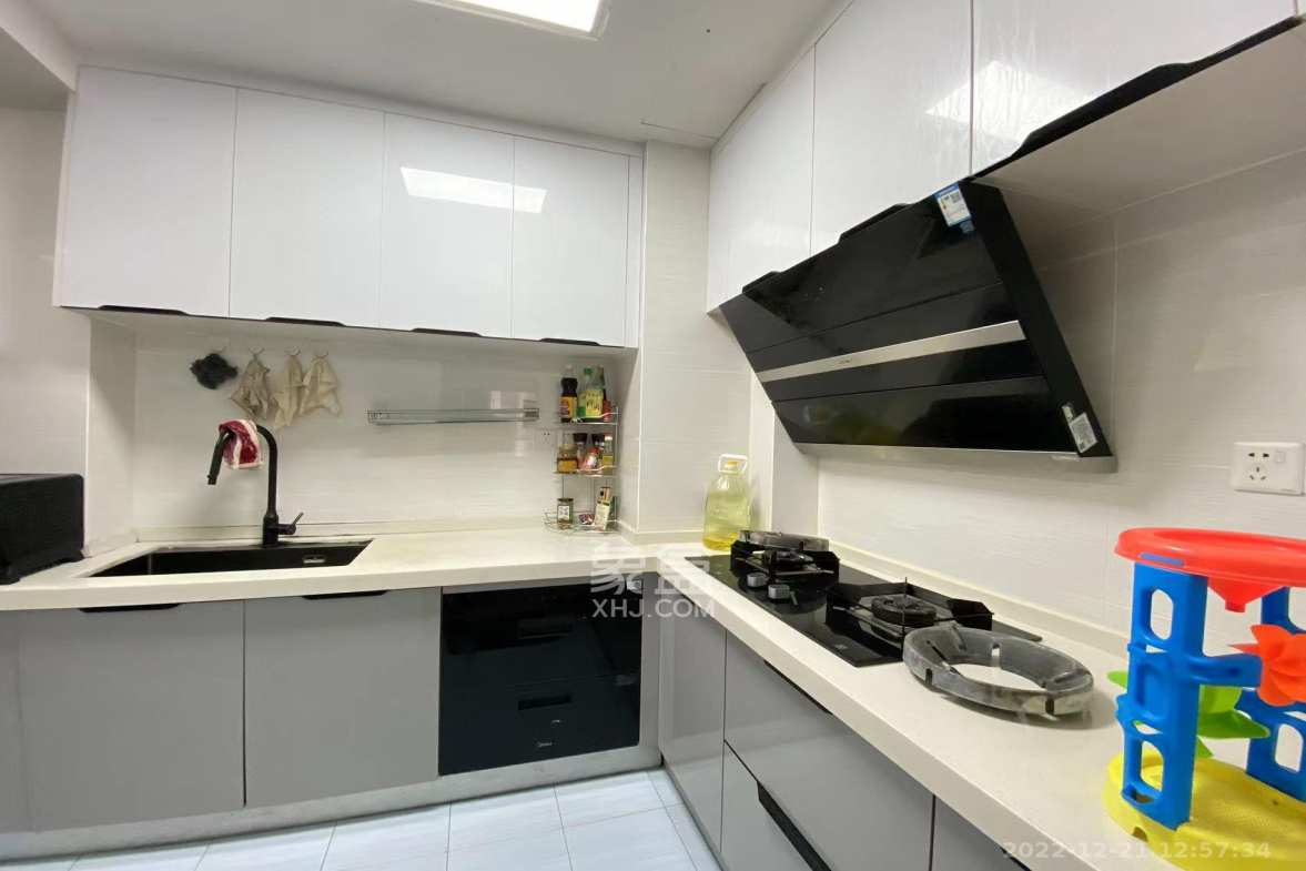 保利大都汇一期、二期  3室2厅2卫    3500.0元/月室内图