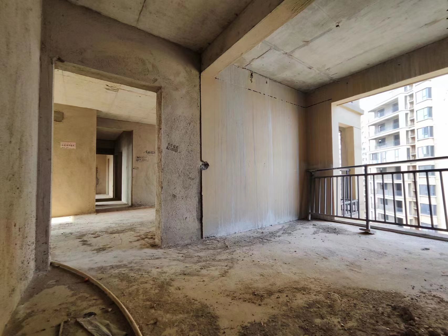 阳光时代  5室2厅2卫    86.8万