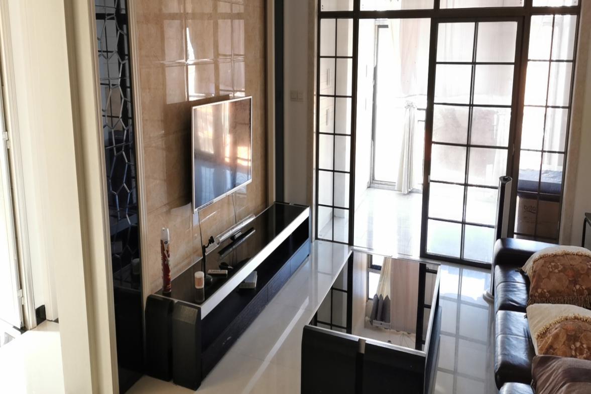 香江水岸新城  2室2厅1卫   2700.00元/月户型图
