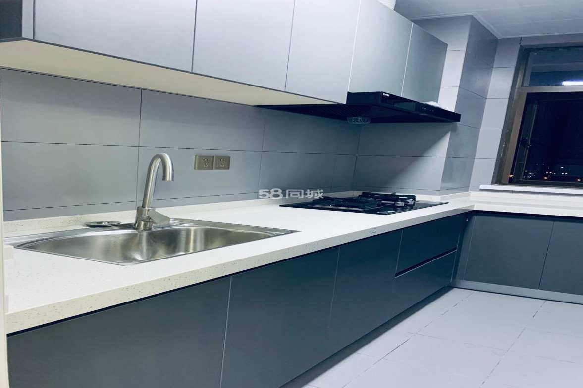 天润广场  1室1厅1卫   1600.00元/月室内图