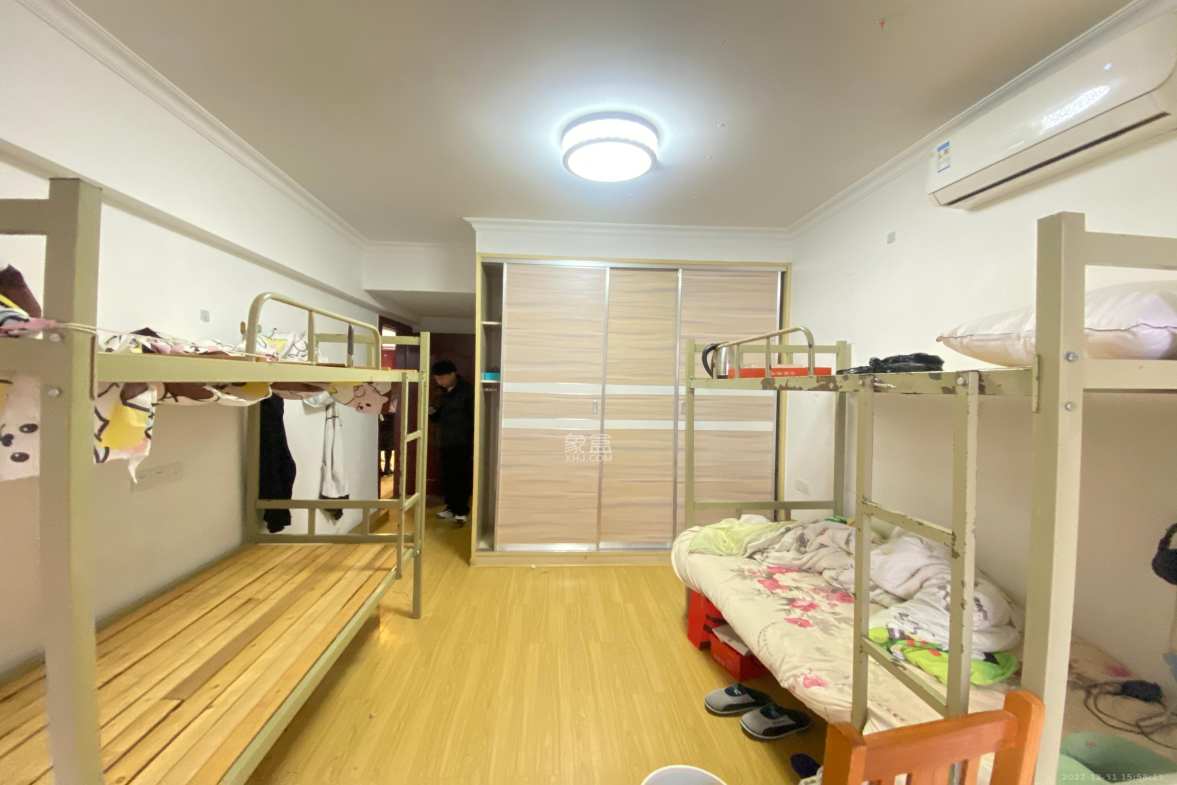 新长海广场  4室2厅2卫    2700.0元/月室内图