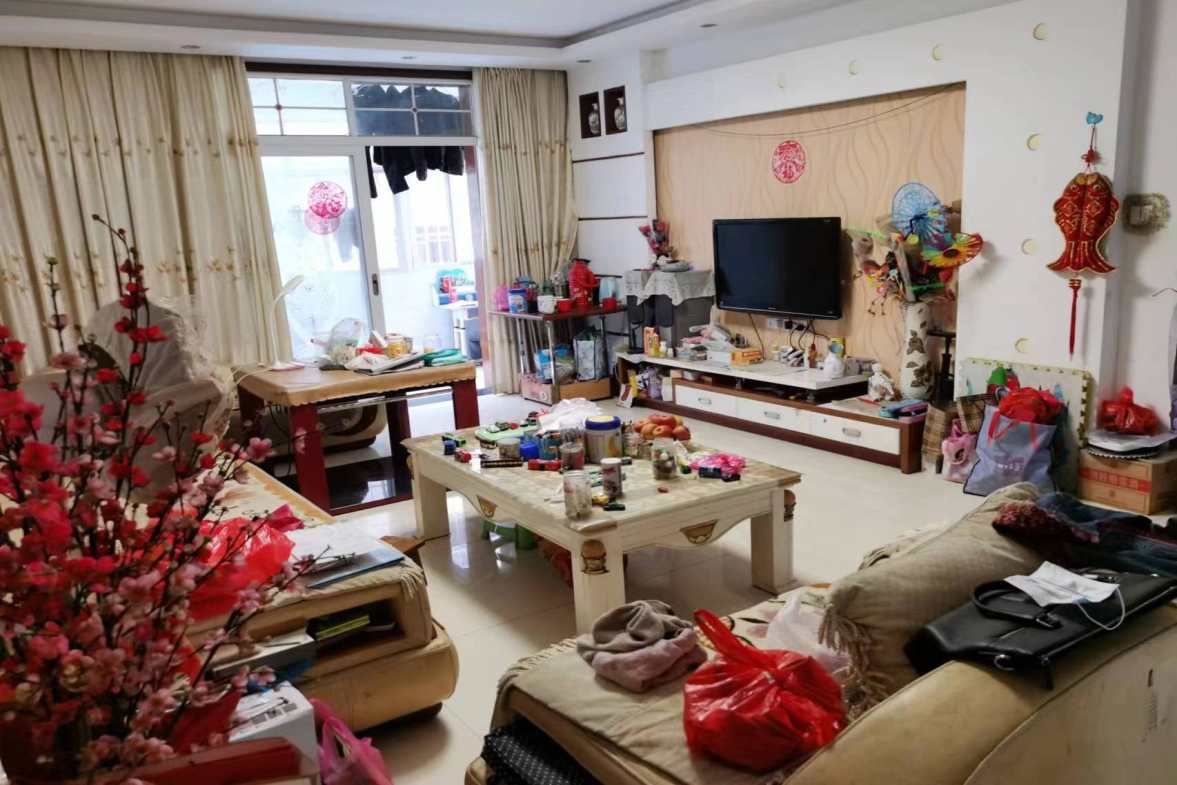 同心园小区  3室2厅2卫   45.00万客厅