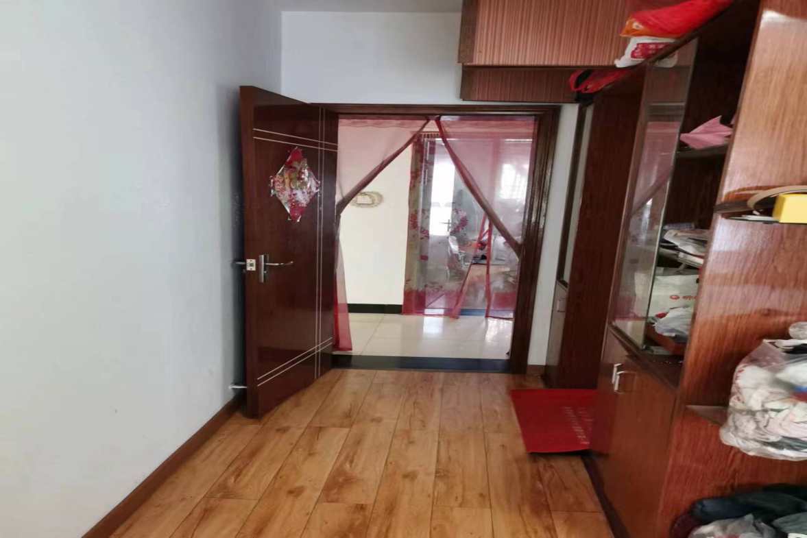 同心园小区  3室2厅2卫   45.00万卧室