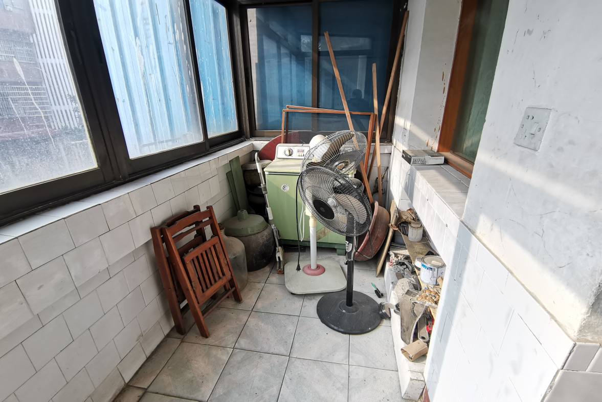 公园社区(青山小区)  2室1厅1卫    27.8万 公园社区(青山小区)  2室1厅1卫    27.8万客厅