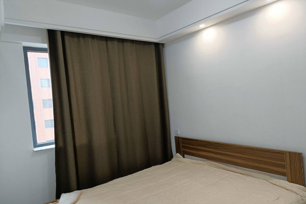 龙一星城  1室1厅1卫    2000.0元/月室内图