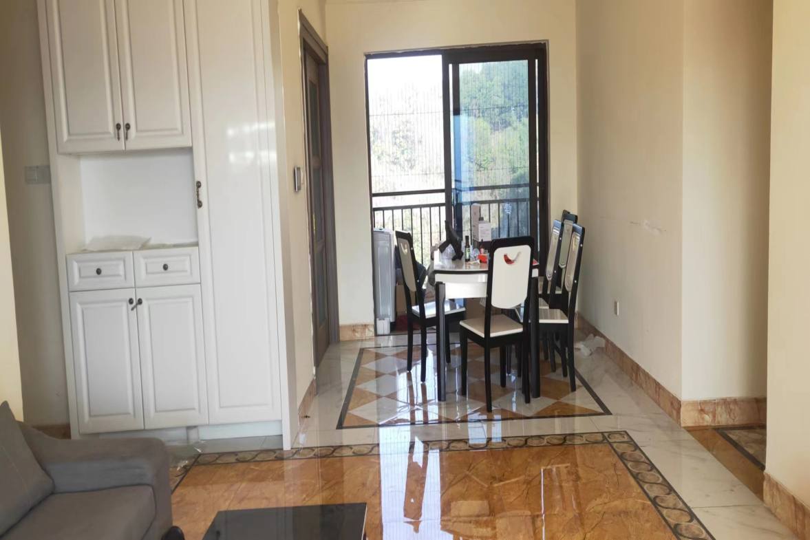 碧桂园豪园  4室2厅2卫    2000.0元/月室内图