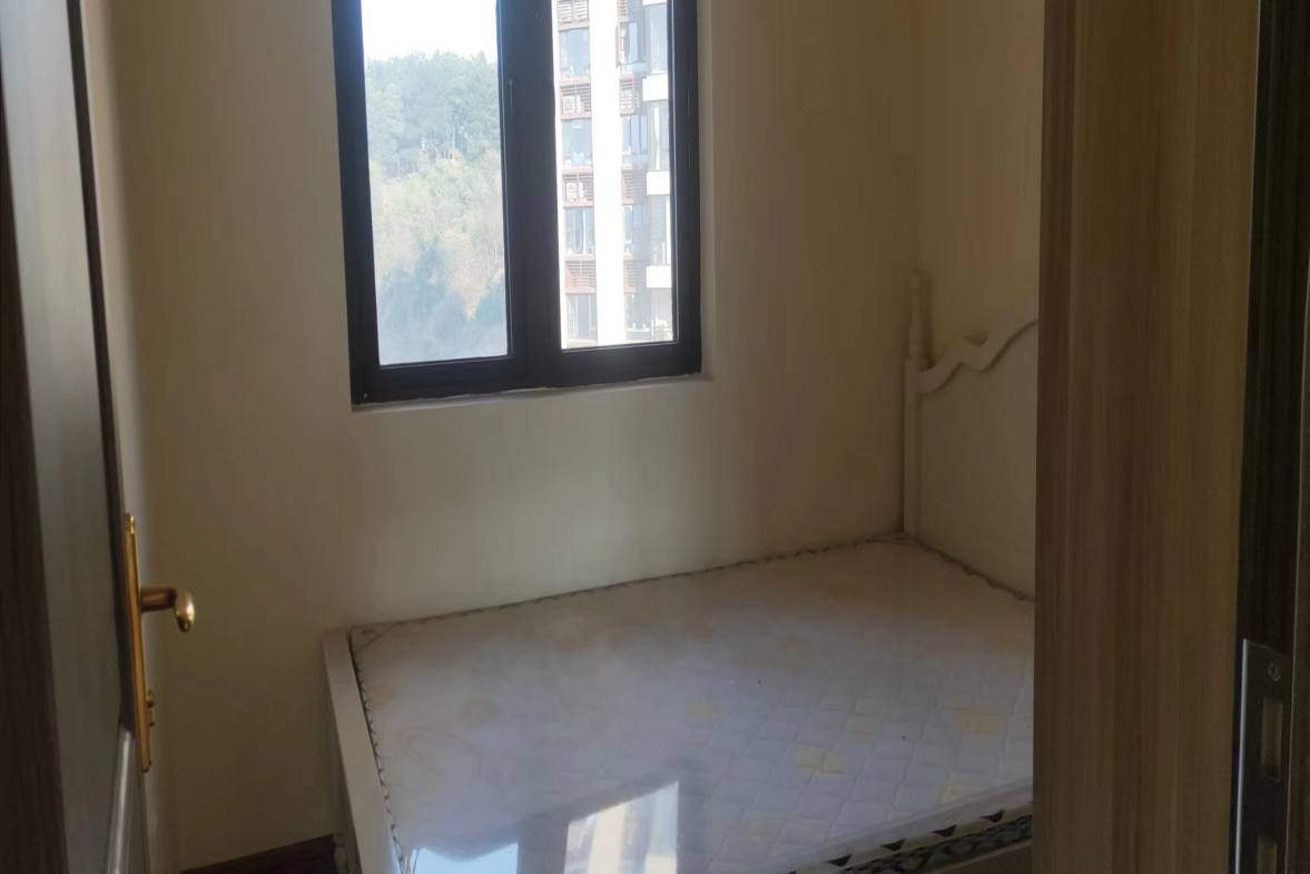 碧桂园豪园  4室2厅2卫    2000.0元/月室内图