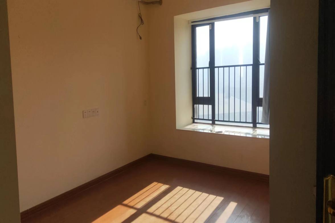 碧桂园豪园  4室2厅2卫    2000.0元/月室内图