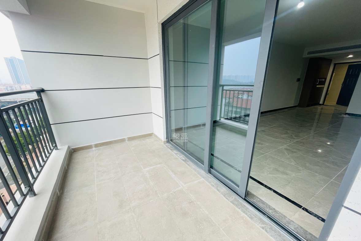 保利中环广场(保利中悦苑) 3室2厅2卫 3500.0元/月 保利中环广场(保利中悦苑) 3室2厅2卫 3500.0元/月室内图