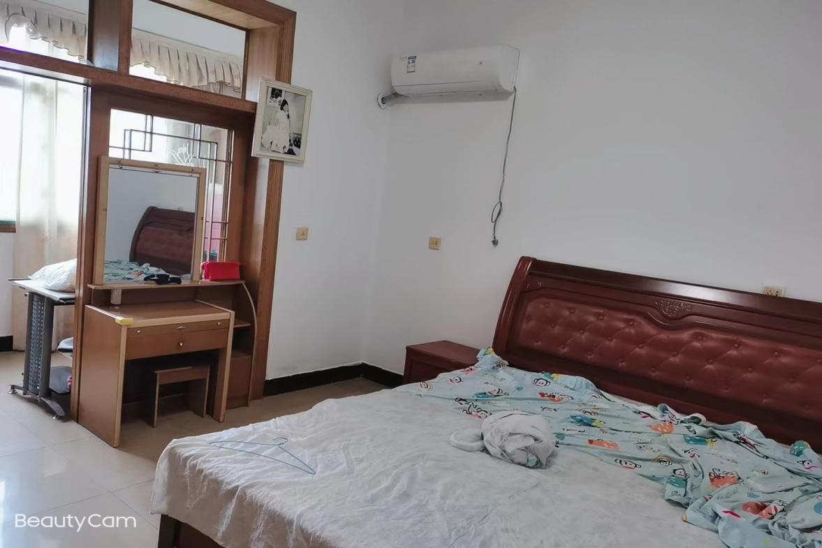 涟钢福利厂(单位)家属楼 3室1厅1卫 32.8万 涟钢福利厂(单位)家属楼 3室1厅1卫 32.8万卧室