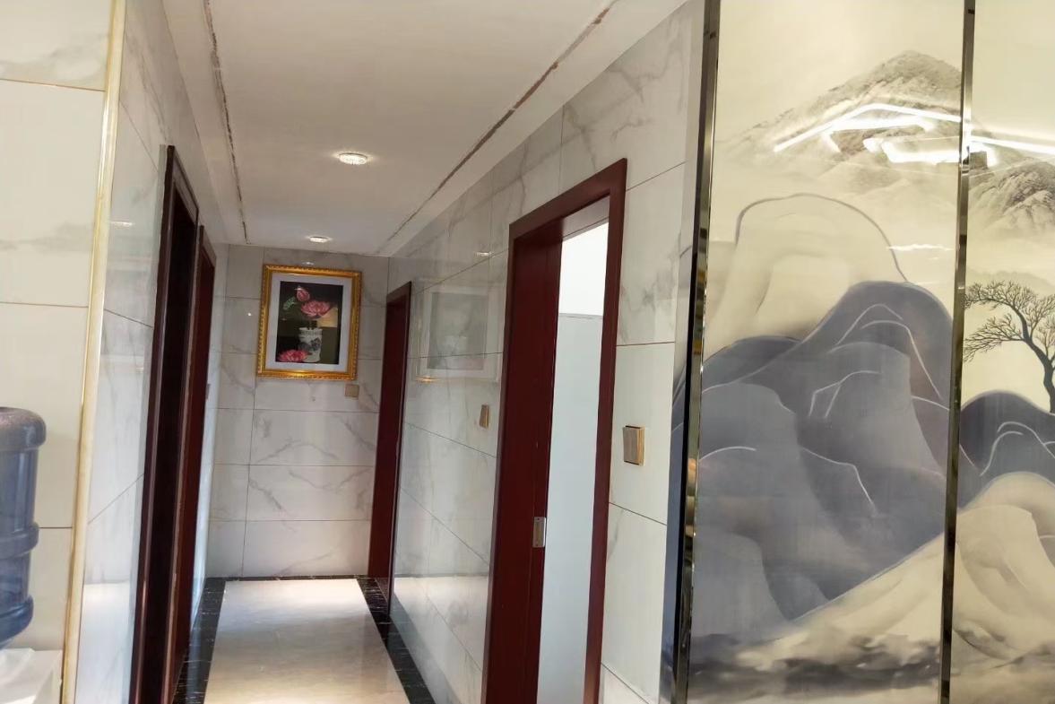 百弘学府城  3室2厅2卫    1680.0元/月室内图