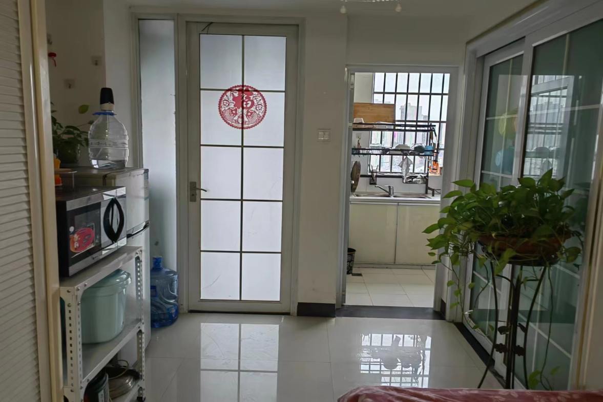 龙泰上品 1室1厅1卫 1000.0元/月 龙泰上品 1室1厅1卫 1000.0元/月室内图