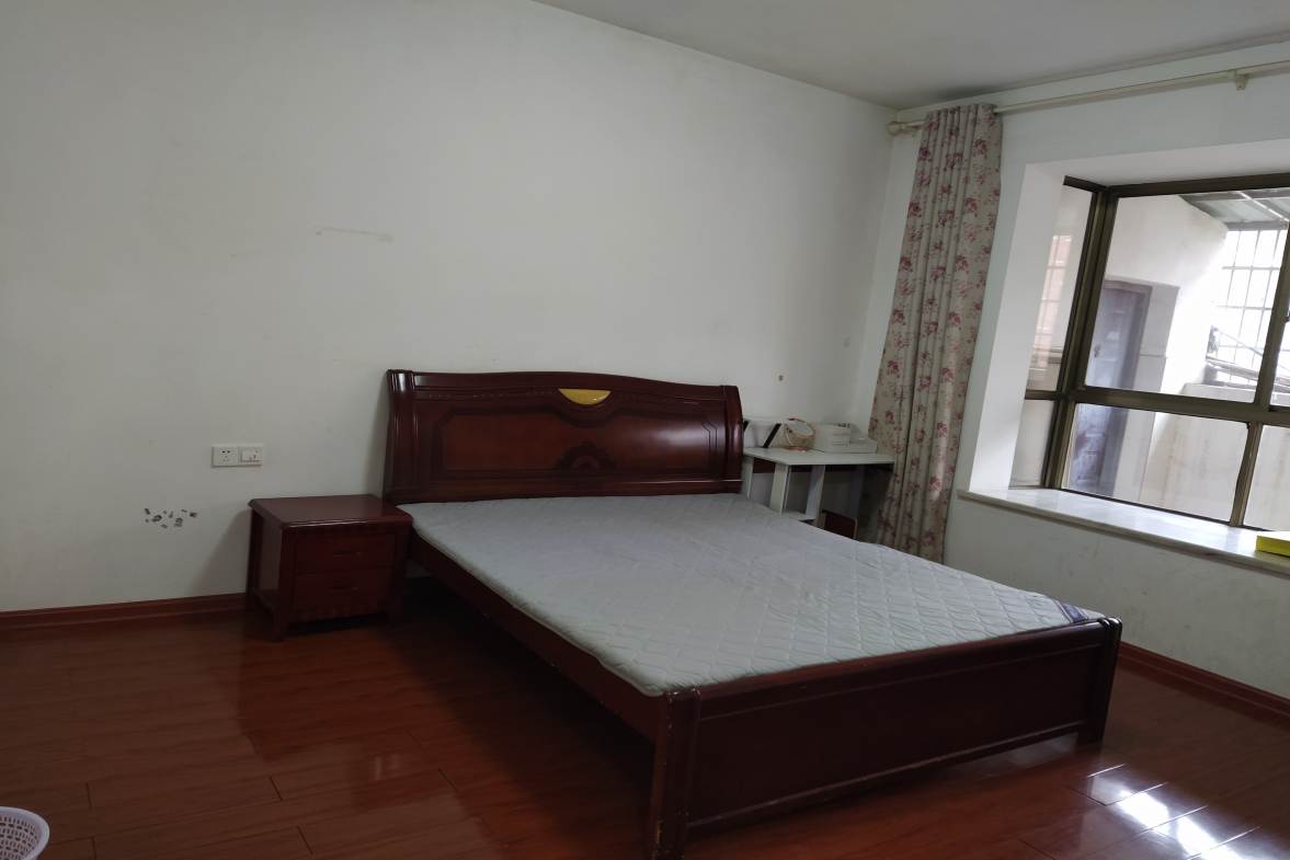 凯泉湾  3室2厅2卫   1500.00元/月室内图