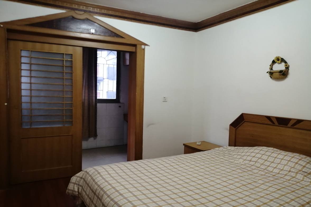 奶牛山小区  3室2厅1卫    39.8万 奶牛山小区  3室2厅1卫    39.8万卧室