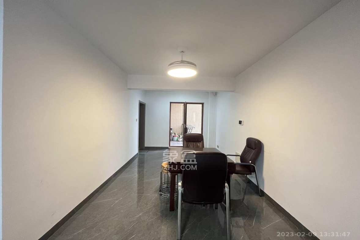 芙蓉别墅山庄(嘉湘华庭) 3室2厅2卫 3500.0元/月 芙蓉别墅山庄(嘉湘华庭) 3室2厅2卫 3500.0元/月室内图