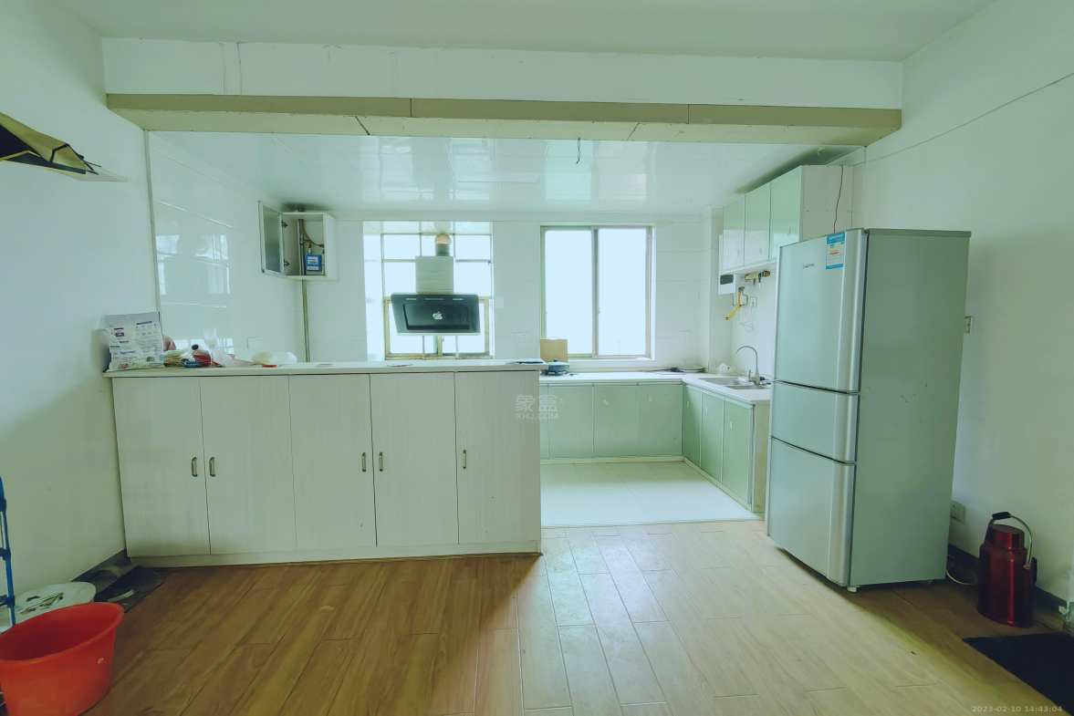 红旗花园  3室2厅1卫    1500.0元/月 红旗花园  3室2厅1卫    1500.0元/月室内图