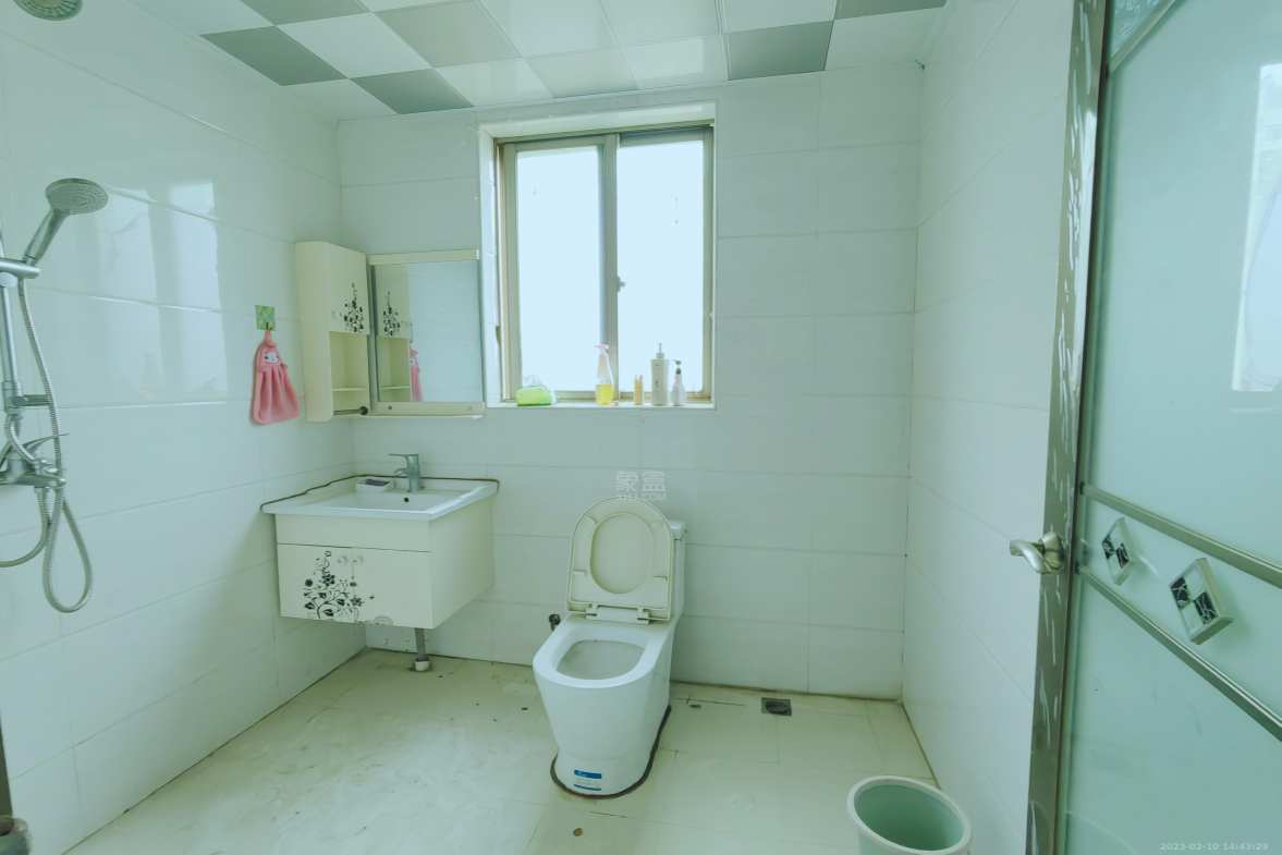 红旗花园  3室2厅1卫    1500.0元/月 红旗花园  3室2厅1卫    1500.0元/月室内图