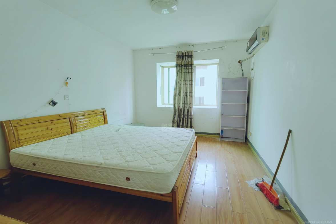 红旗花园  3室2厅1卫    1500.0元/月 红旗花园  3室2厅1卫    1500.0元/月室内图