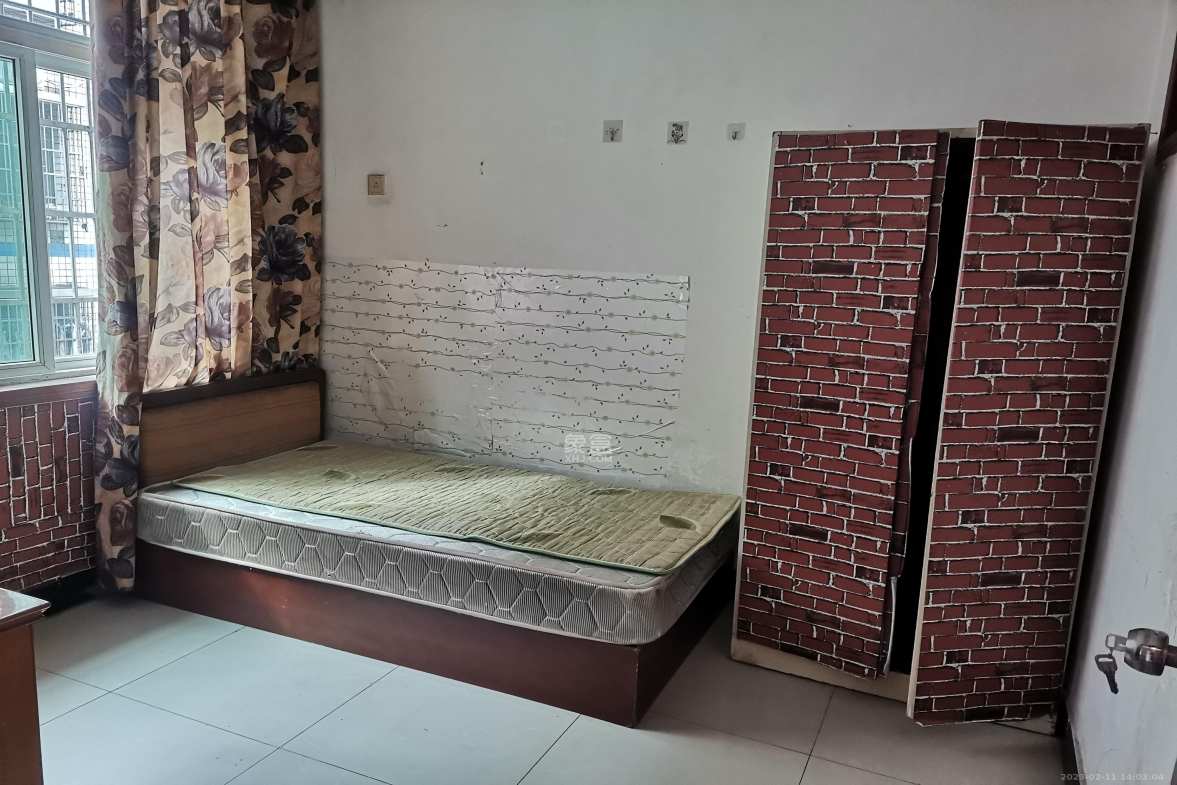 泉塘小区  3室2厅2卫   1200.00元/月室内图