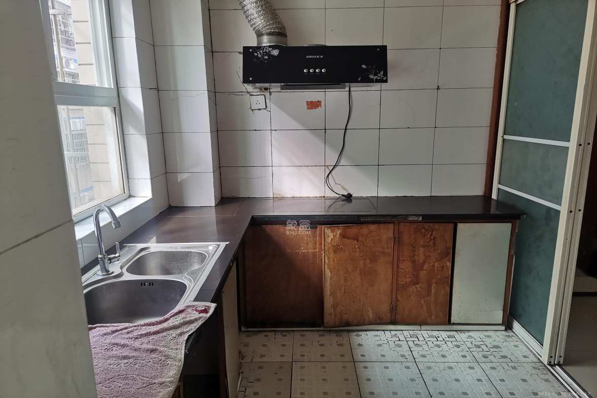 泉塘小区  3室2厅2卫   1200.00元/月室内图