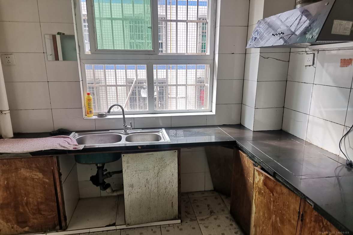 泉塘小区  3室2厅2卫   1200.00元/月室内图