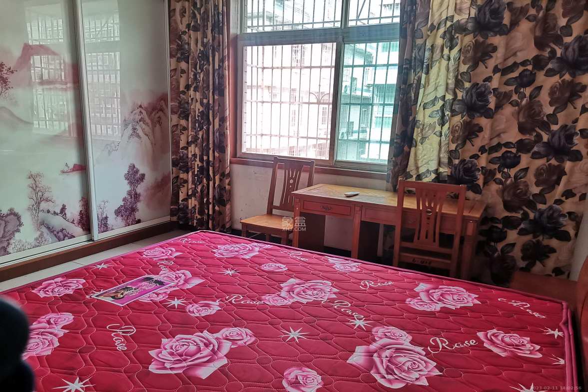 泉塘小区  3室2厅2卫   1200.00元/月室内图