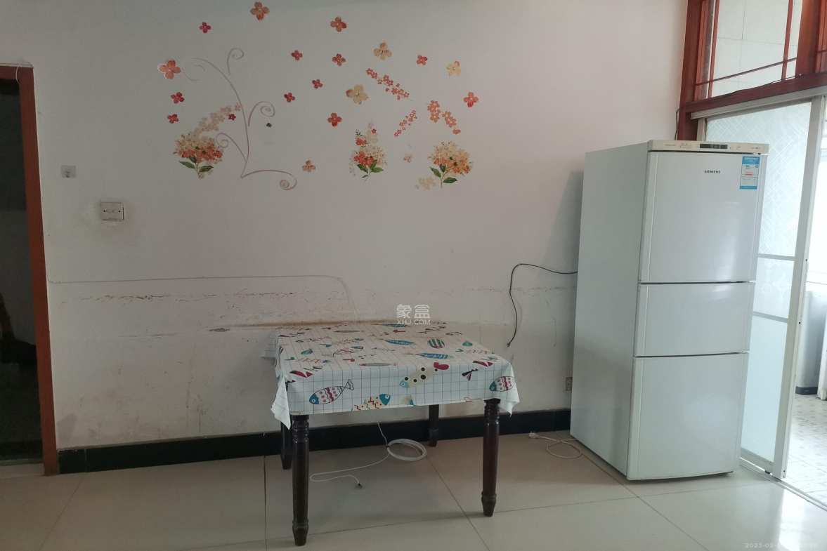 泉塘小区  3室2厅2卫   1200.00元/月室内图