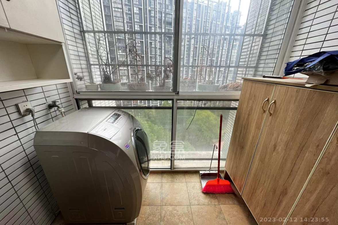 双盈卧龙湾  3室2厅2卫    2200.0元/月室内图