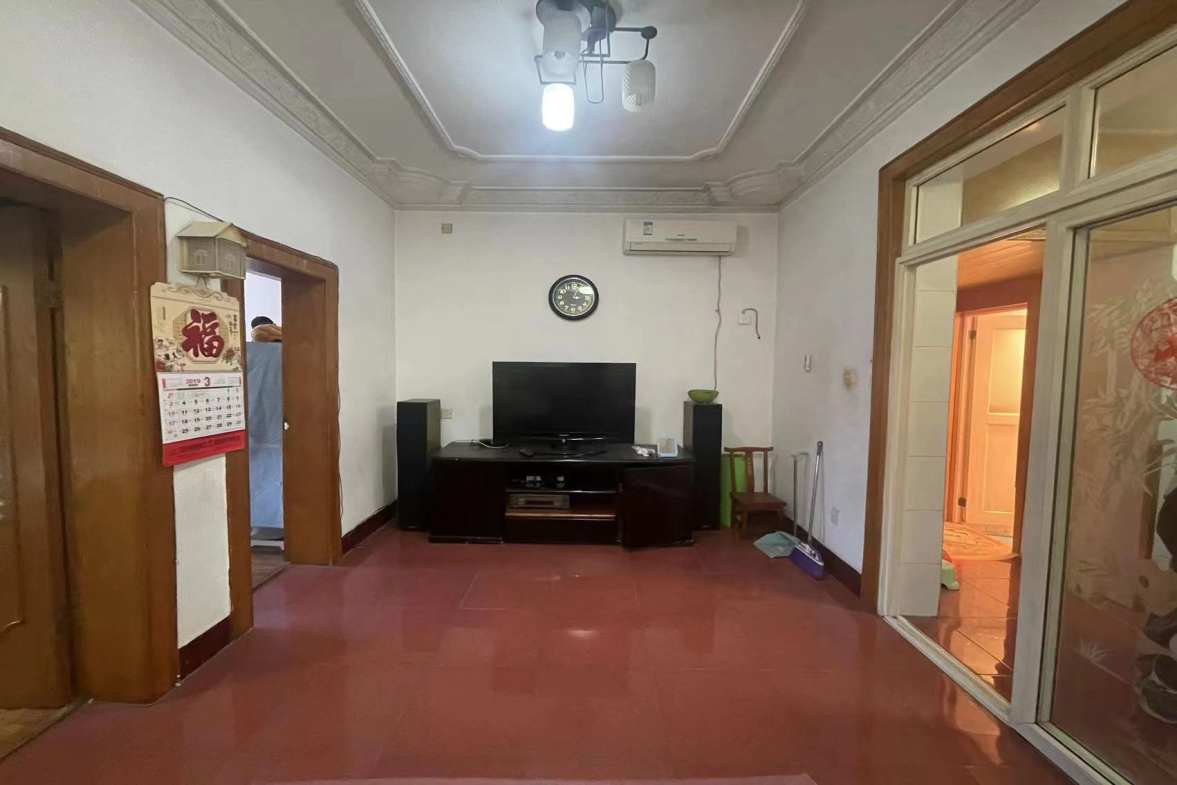 电力局家属楼 2室1厅1卫 42.80万 电力局家属楼 2室1厅1卫 42.80万客厅