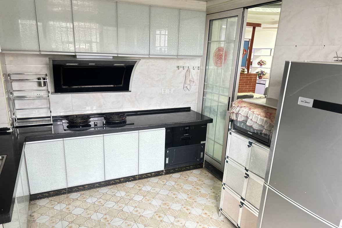 湾田家园  3室2厅2卫   2000.00元/月室内图