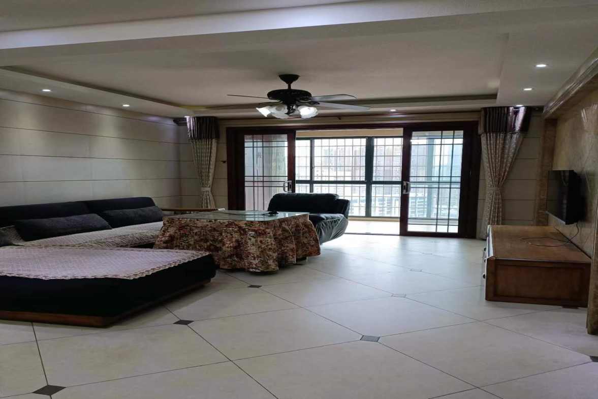 株山国际世家  3室2厅2卫   2200.00元/月 株山国际世家  3室2厅2卫   2200.00元/月室内图