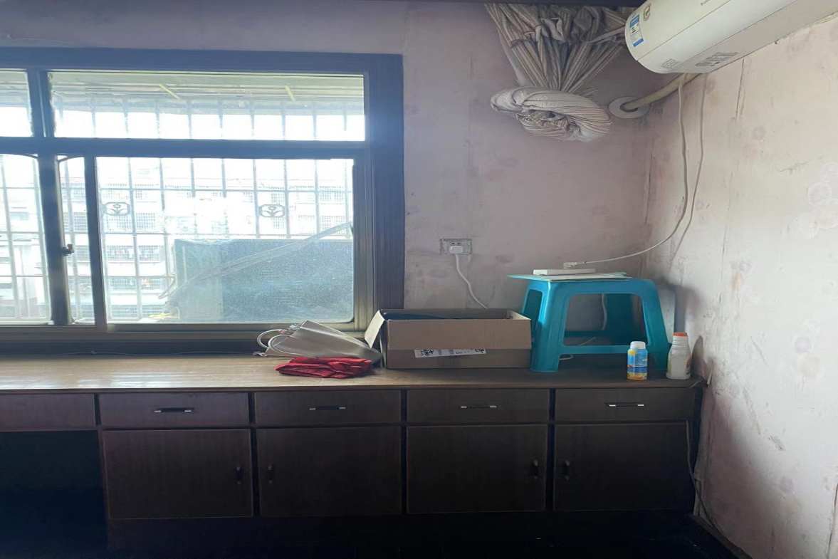 中医院家属楼 3室1厅1卫 1200.00元/月 中医院家属楼 3室1厅1卫 1200.00元/月室内图