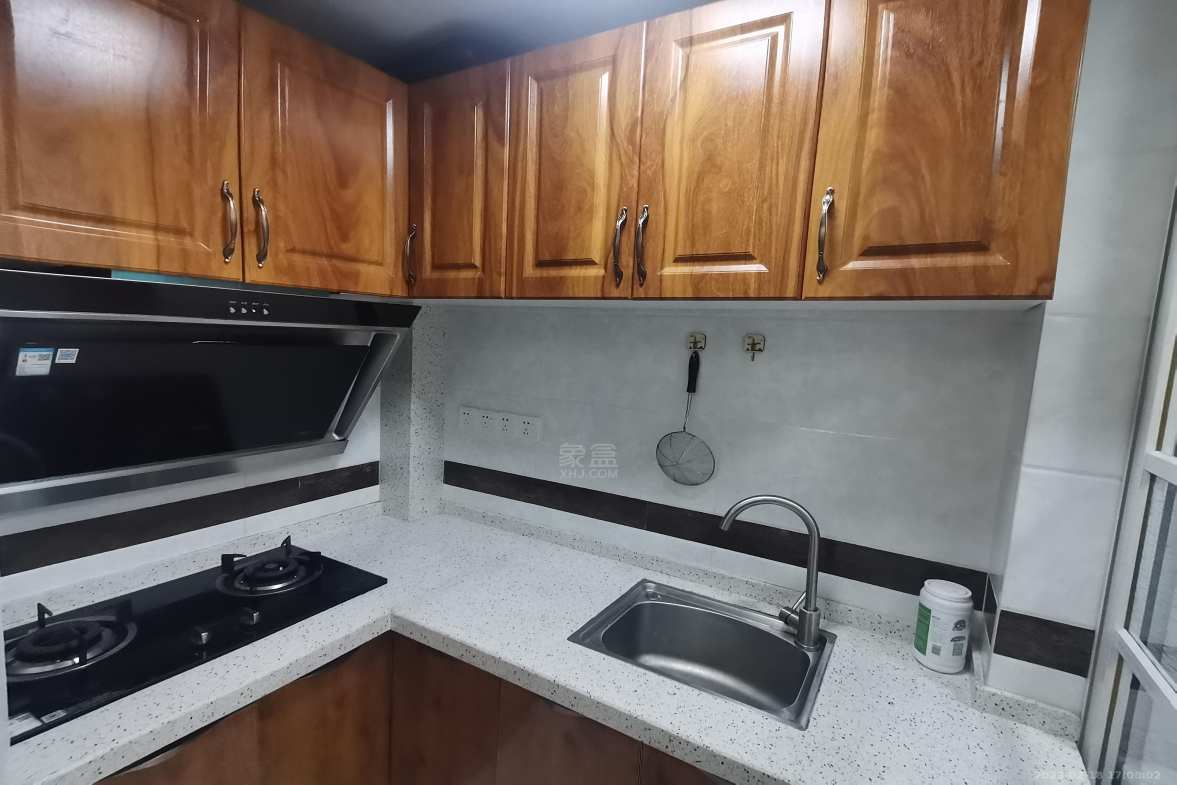 庐山一号 2室2厅1卫 2100.0元/月 庐山一号 2室2厅1卫 2100.0元/月室内图