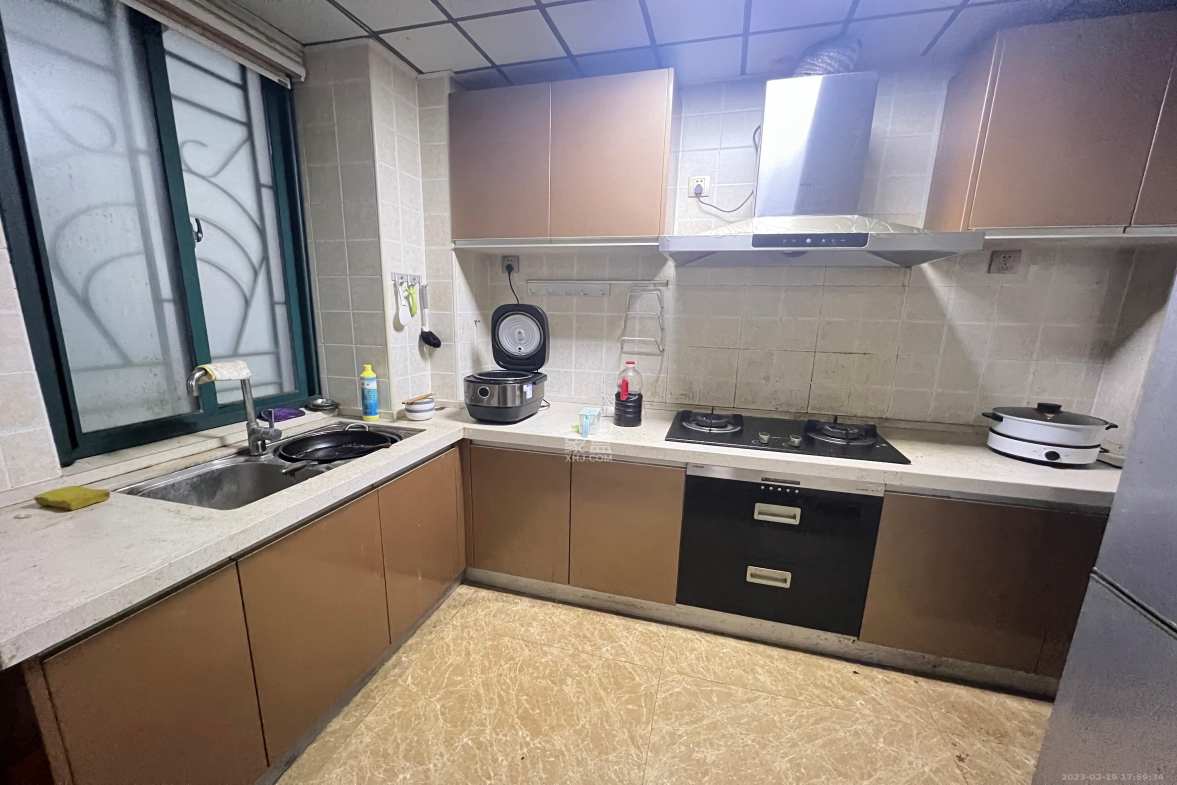 西湖丽景  3室2厅2卫    3000.0元/月室内图