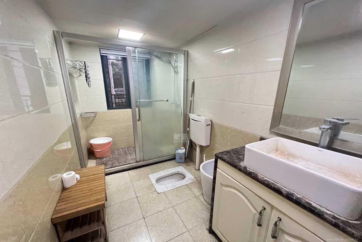 西湖丽景  3室2厅2卫    3000.0元/月室内图