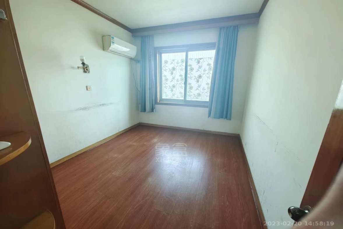 嵩山办事处 4室2厅2卫 1800.00元/月 嵩山办事处 4室2厅2卫 1800.00元/月室内图