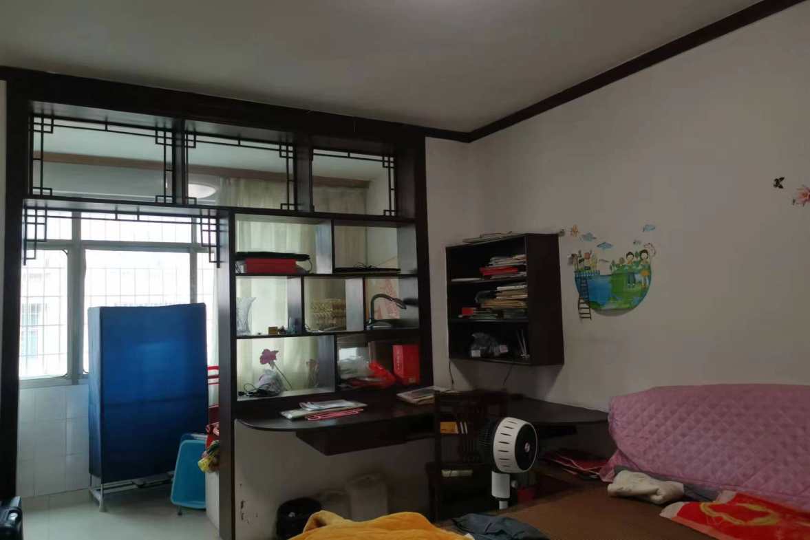 长青居民生活小区  4室2厅2卫   43.80万客厅