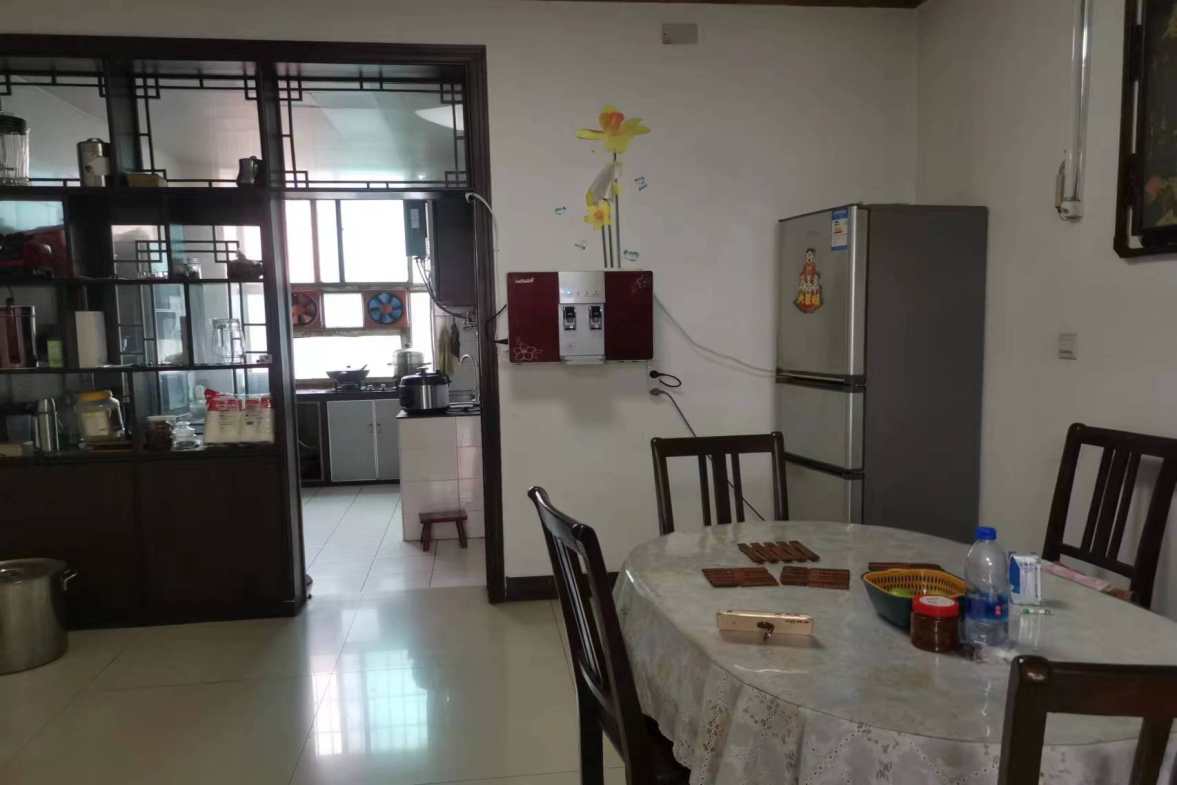 长青居民生活小区  4室2厅2卫   43.80万客厅