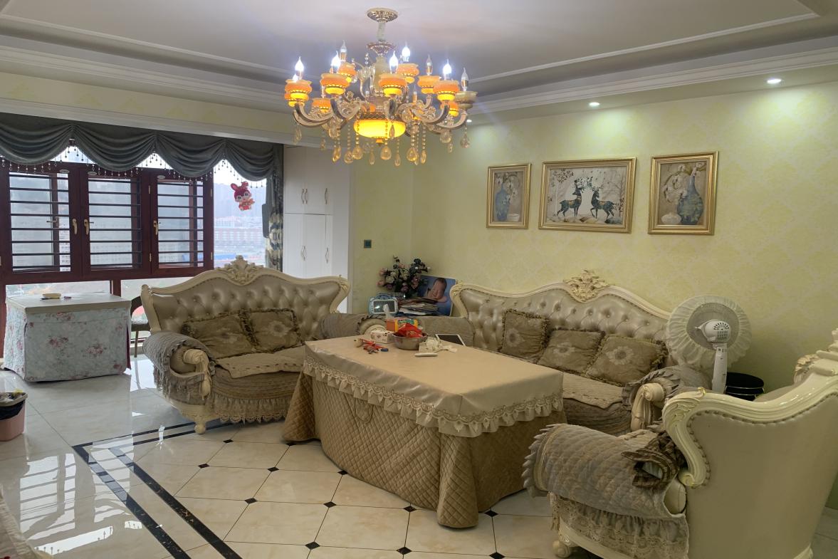 科技创新大厦  3室2厅2卫   80.00万 科技创新大厦  3室2厅2卫   80.00万客厅