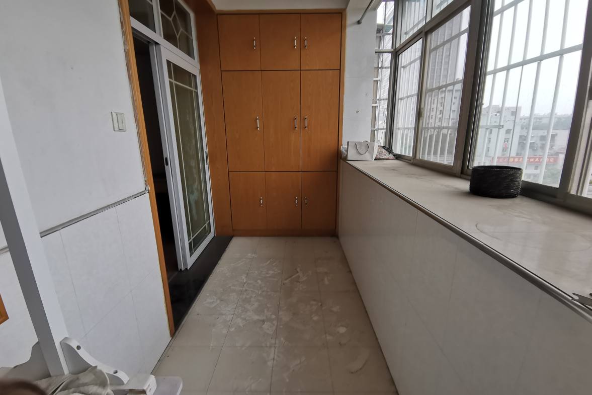 区总工会家属楼 3室2厅1卫 62.8万 区总工会家属楼 3室2厅1卫 62.8万客厅