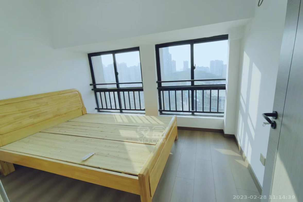 银泰财富广场  3室2厅1卫   2300.00元/月室内图