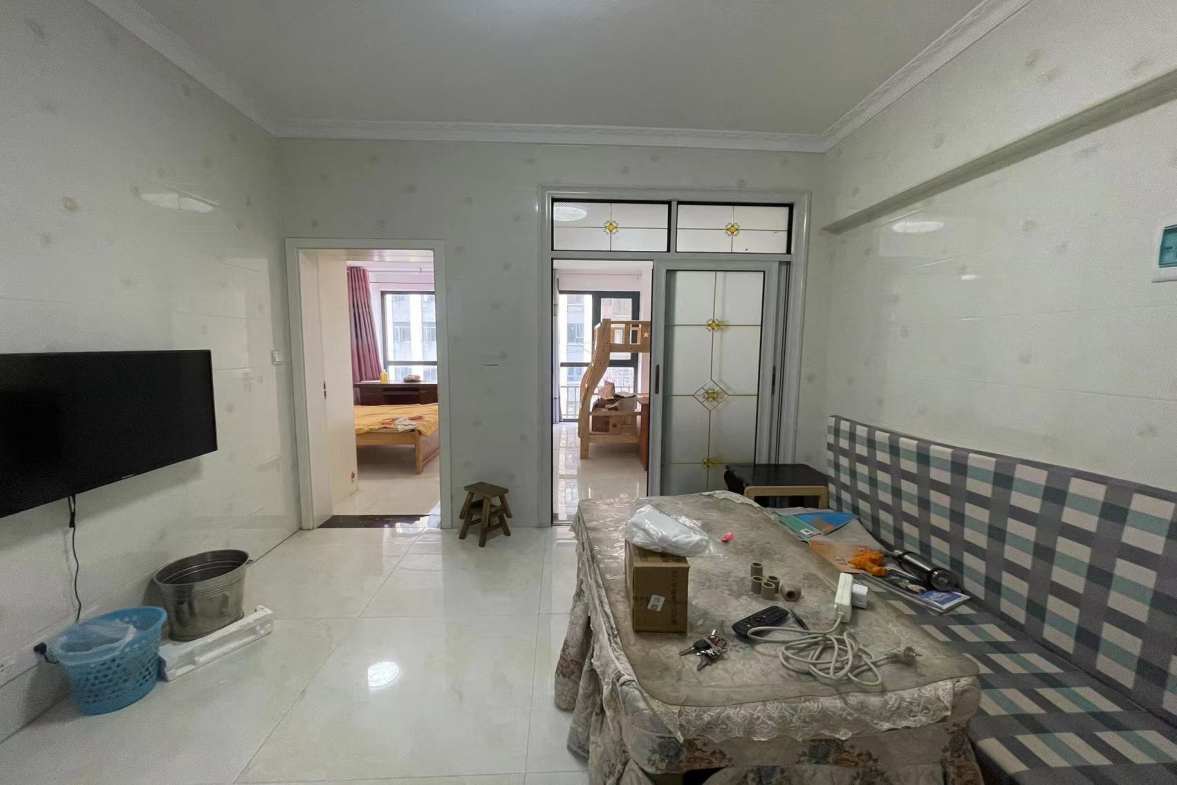 百弘学府城  0室0厅0卫   30.00万客厅