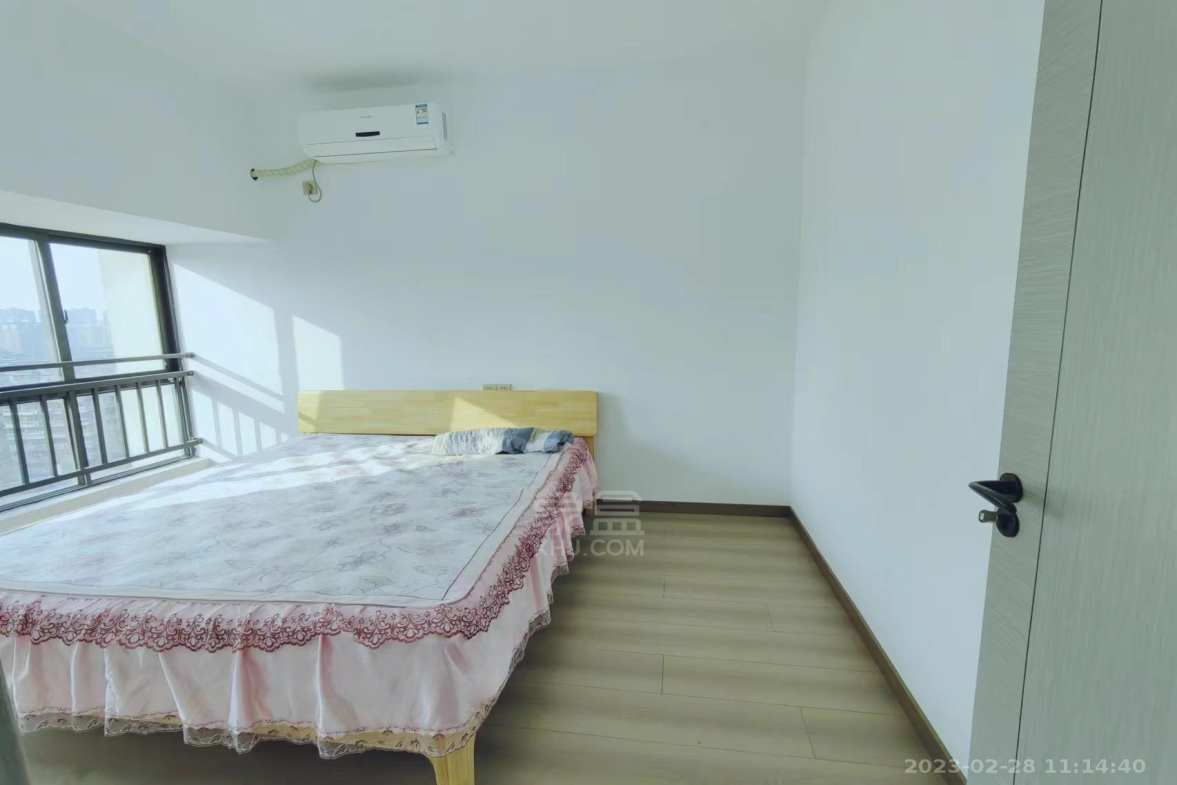 银泰财富广场  3室2厅1卫   2300.00元/月室内图