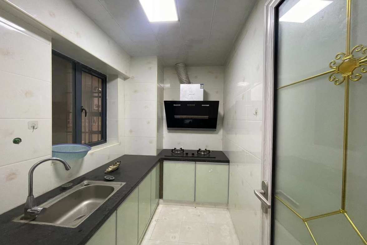 百弘学府城  0室0厅0卫   30.00万客厅