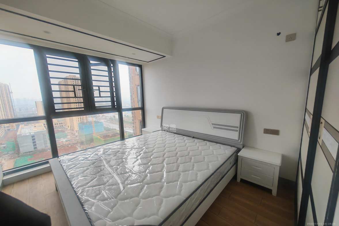 紫华郡 3室2厅2卫 2800.00元/月 紫华郡 3室2厅2卫 2800.00元/月室内图