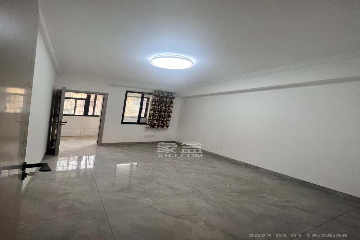 友谊社区(建湘瓷厂住宅小区) 3室2厅2卫 2200.0元/月 友谊社区(建湘瓷厂住宅小区) 3室2厅2卫 2200.0元/月室内图