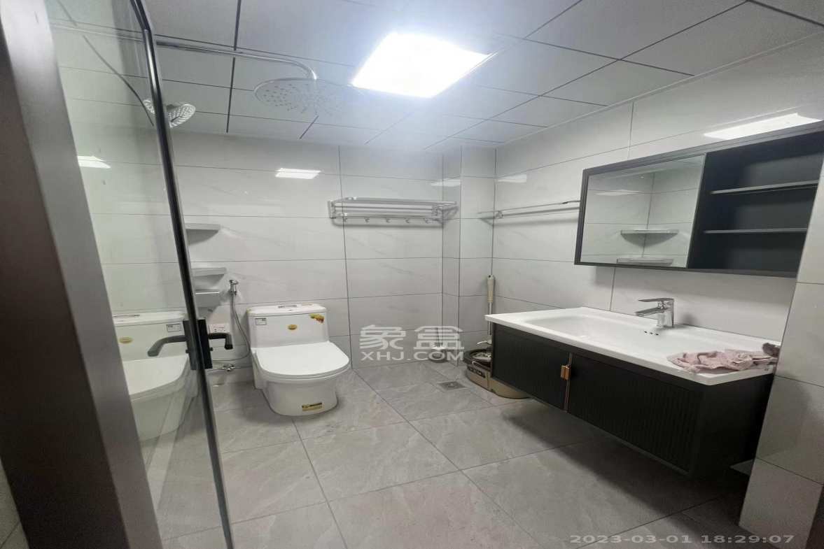 友谊社区(建湘瓷厂住宅小区) 3室2厅2卫 2200.0元/月 友谊社区(建湘瓷厂住宅小区) 3室2厅2卫 2200.0元/月室内图