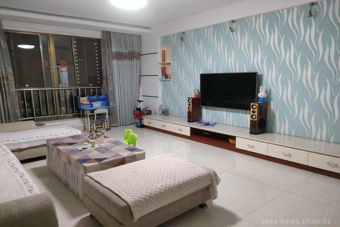 楚天花园 4室2厅2卫 1600.0元/月 楚天花园 4室2厅2卫 1600.0元/月室内图