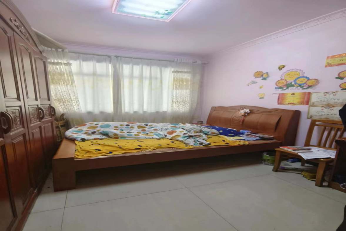 新公安局民警住宅小区  4室2厅2卫   88.80万 新公安局民警住宅小区  4室2厅2卫   88.80万室内图