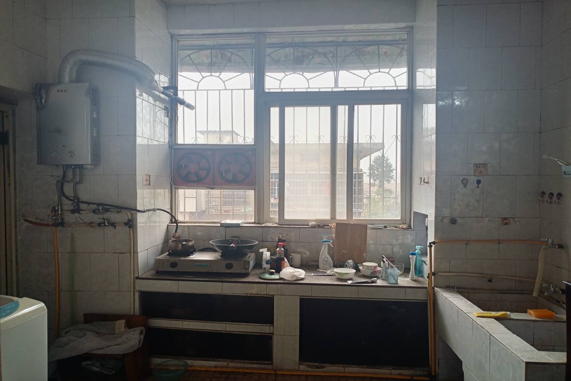 桔园小区  3室1厅1卫   28.00万 桔园小区  3室1厅1卫   28.00万厨房